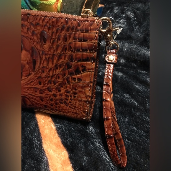 Nwot Brahmin Daisy-Pecan Melbourne Wristlet - Picture 5 of 9